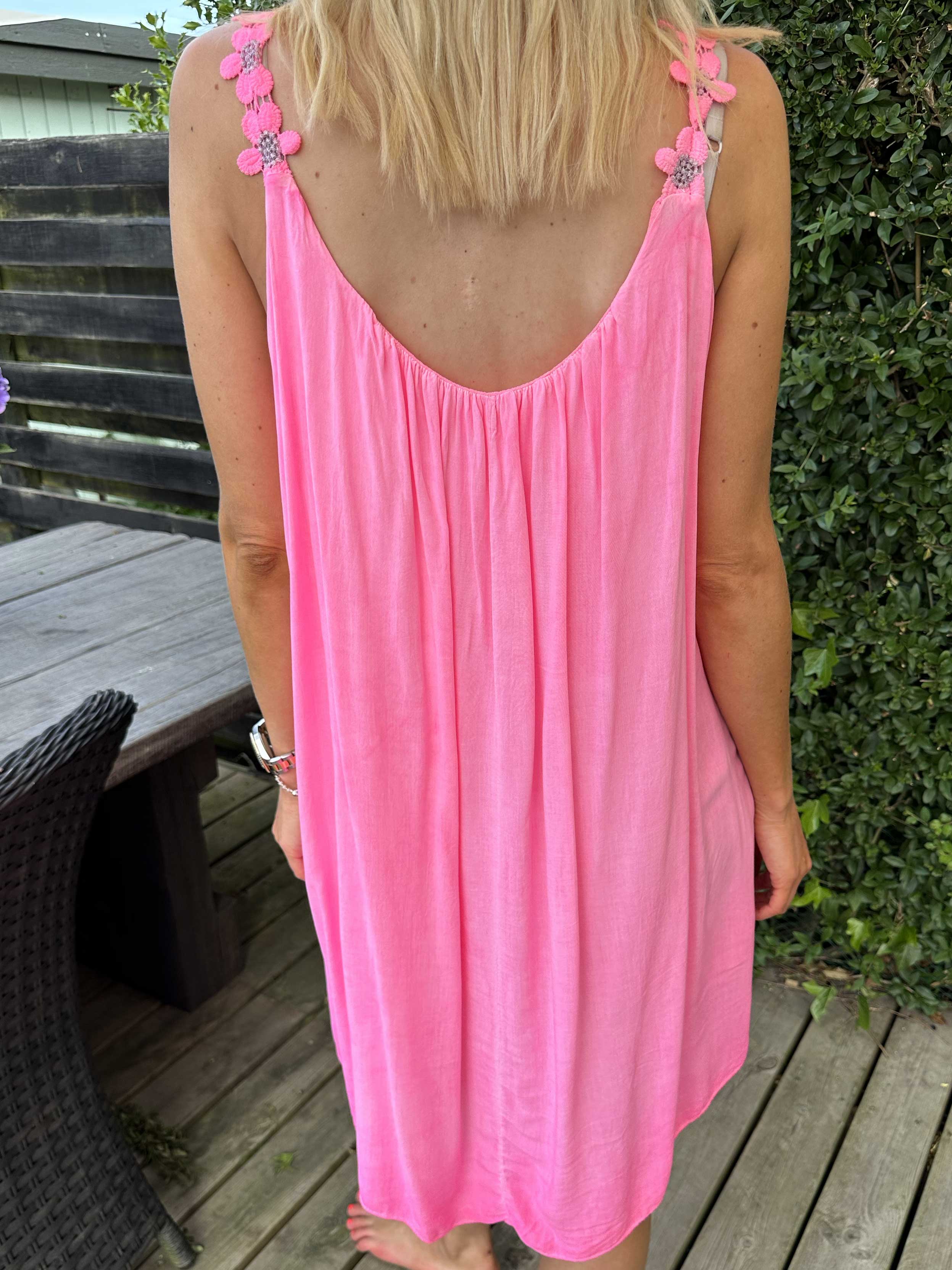 Ane - Sød sommerkjole med broderet stroppe